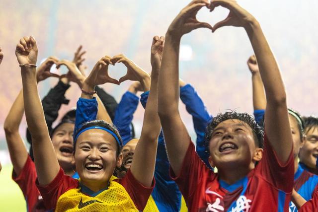 亚历山大39分雷霆大胜尼克斯 鹈鹕力克76人